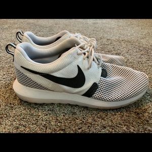 Men’s Nike Roshe Run. Size 7.5